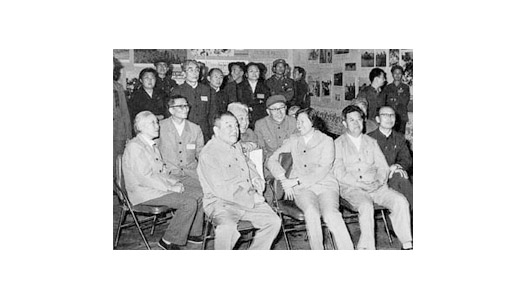 布赫、郝建秀同志來我校視察工作