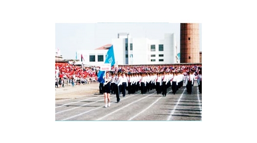 參加內(nèi)蒙古大學(xué)校運會入場式